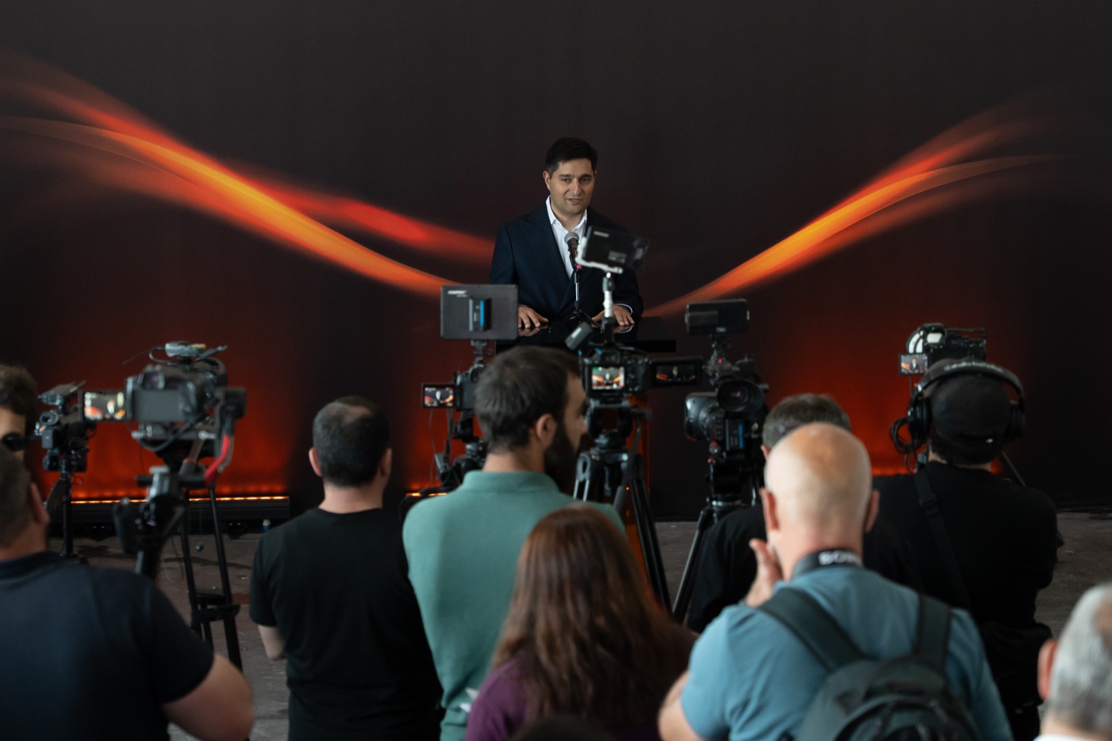 Alexander Yesayan speaking during the site tour